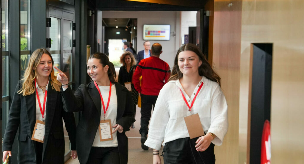 Les étudiants de 2e année de Bachelor communication, digital et événementiel, au coeur du World Forum for a Responsible Economy.