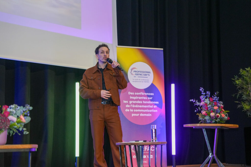 Hervé Bruneau, producteur exécutif partage son expertise aux étudiants de l'ISEFAC sur l'événementiel de spectacle